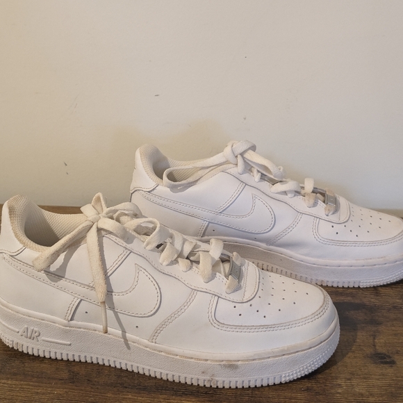 Nike Air Force One | All white | Low Top | Size 5Y - Picture 7 of 12
